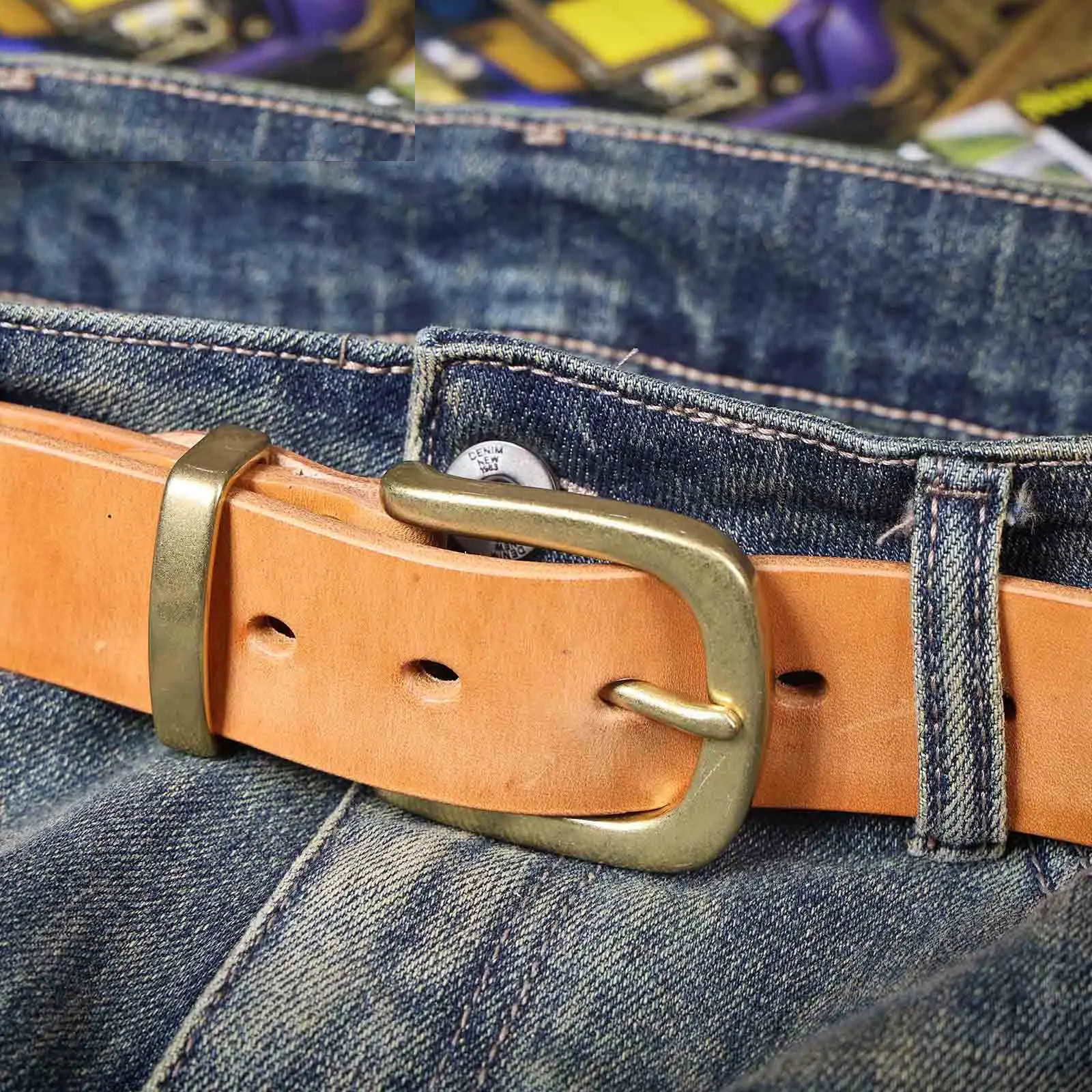 Thickened Khaki Italian Leather Belt Italian leather khaki belt with brass buckle for men.