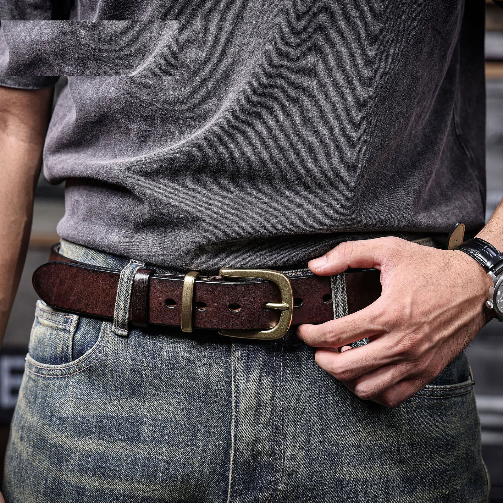 Handmade Brass & Cowhide Belt Elegant handmade brass and Italian cowhide belt for men.