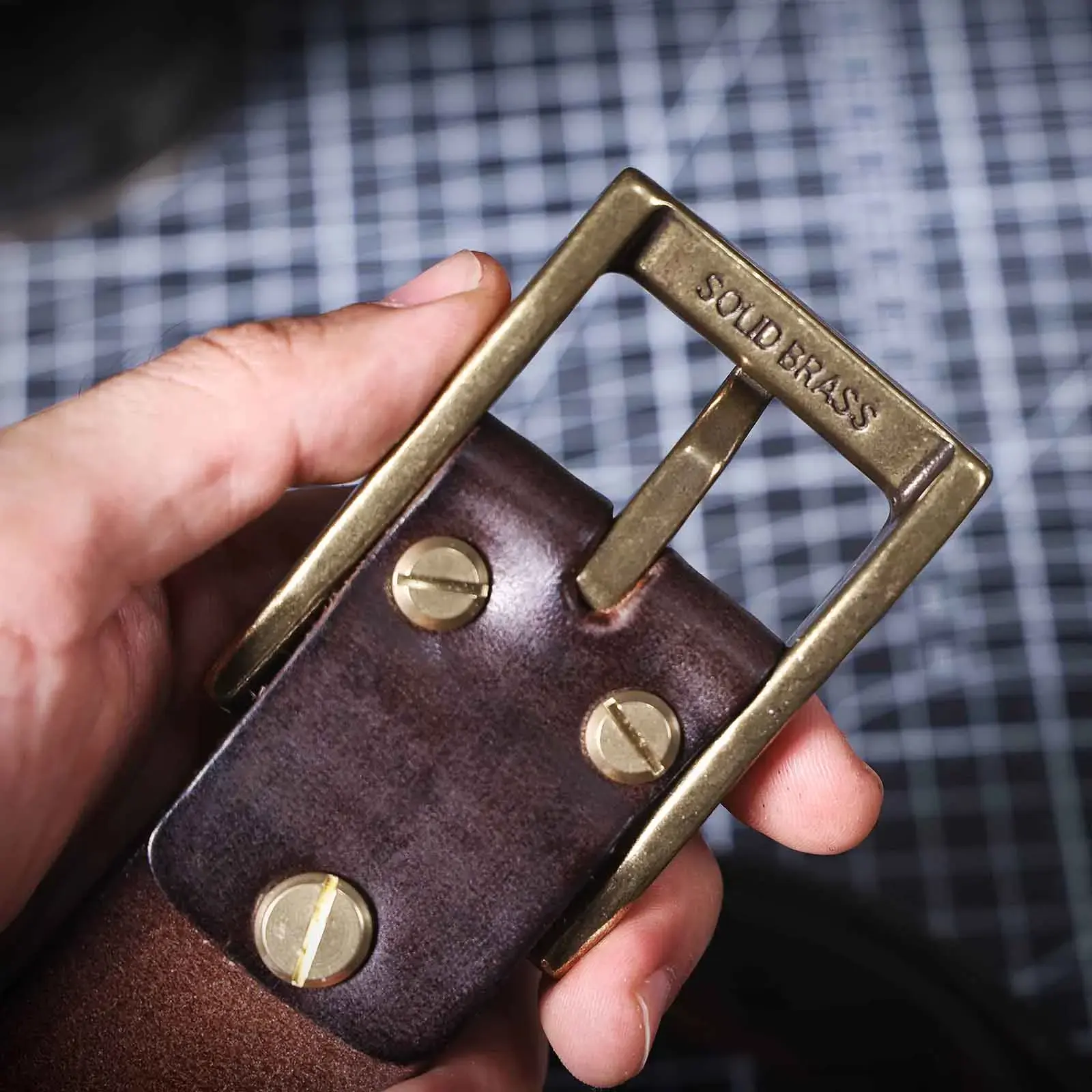 Thickened Italian Leather Belt Buckle High-quality solid brass belt buckle with thickened top layer leather strap.