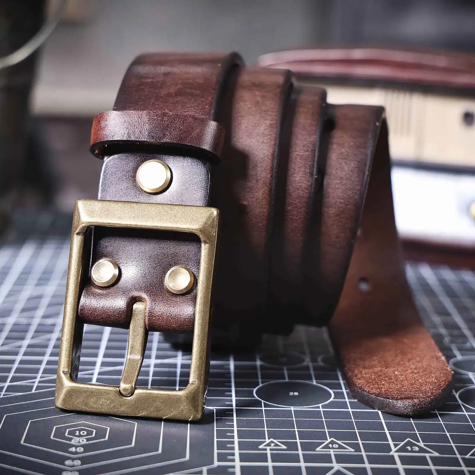 Leather Belt with Brass Buckle for Men Leather belt with brass buckle, crafted from thickened Italian leather for durability and style. Per.