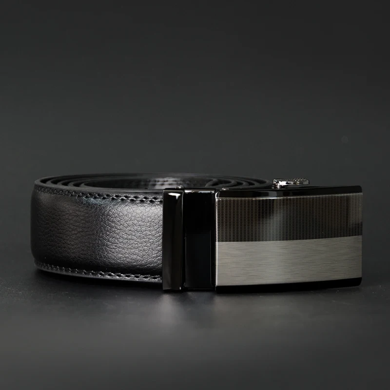 Leather Ratchet Belt with Metal Buckle Artisan-Fit leather ratchet belt with sleek metal buckle for men.