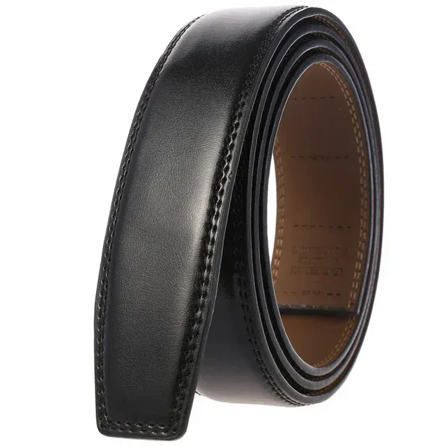 Premium cowhide ratchet strap for secure cargo fastening. Durable, high-quality leather with reinfor.