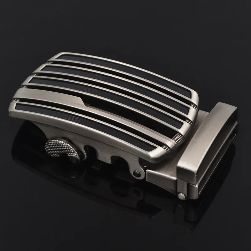 Shaving Razor with Vented Buckle Vented industrial automatic buckle for safety razors.