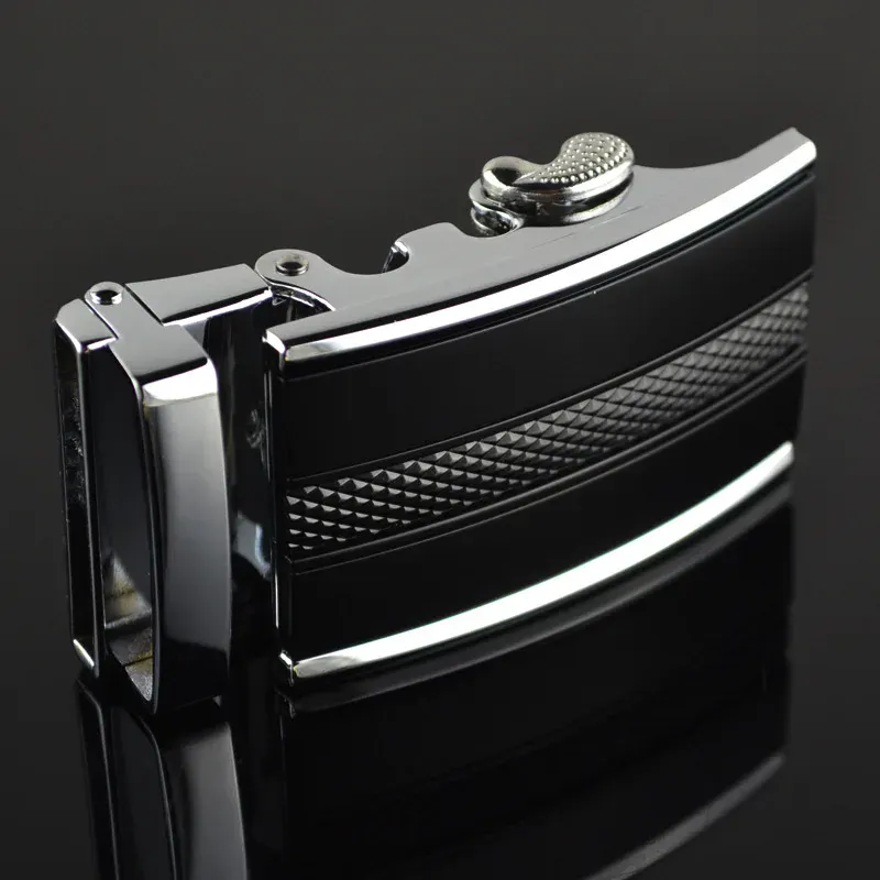 Luxury Automatic Buckle – Iconic Designer Accessory Automatic buckle with sleek black and silver finish, showcasing premium craftsmanship.