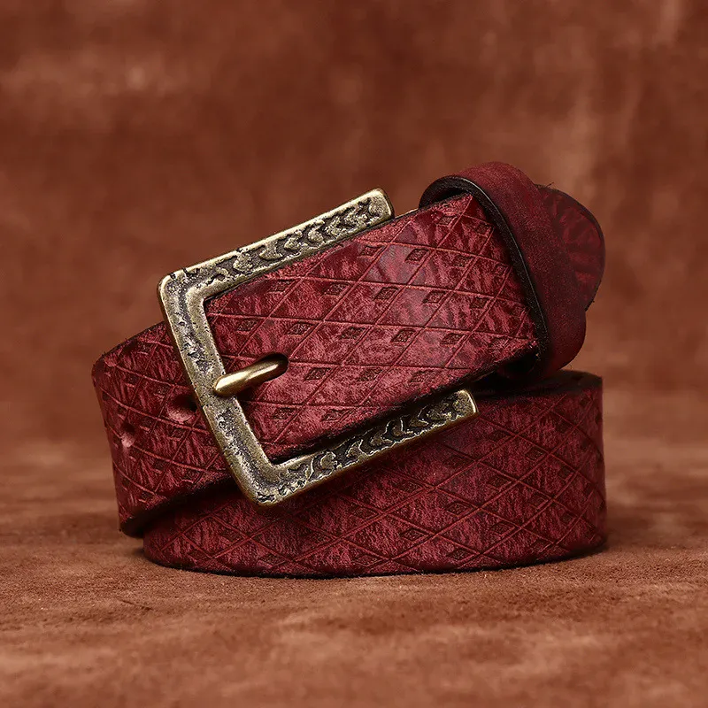 Hand-Carved Italian Cowhide Belt Elegant Italian cowhide belt with intricate hand-carved details and a vintage-style buckle.