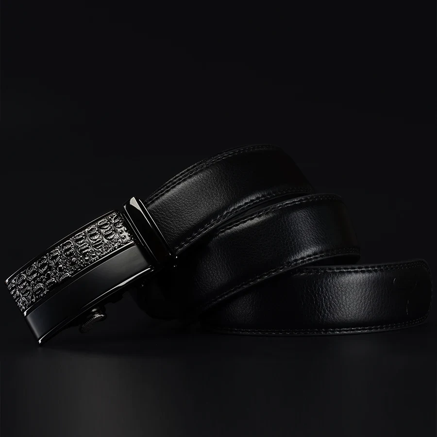 Black Leather Belt with Automatic Ratchet Closure Elegant black leather belt with automatic ratchet buckle for a perfect fit.