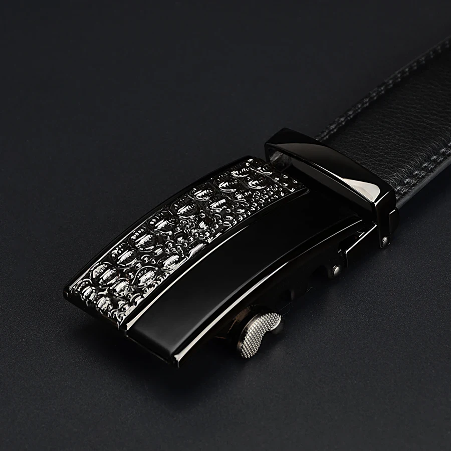 Black leather belt with a decorative rhinestone buckle for men and women Elegant black leather belt featuring a rhinestone-encrusted automatic ratchet buckle for a stylish l.