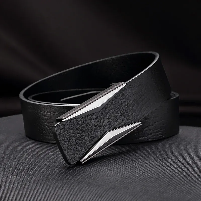 Black geometric lock belt with metallic accents for modern fashion. Stylish black leather belt featuring a unique geometric lock design with metallic details.