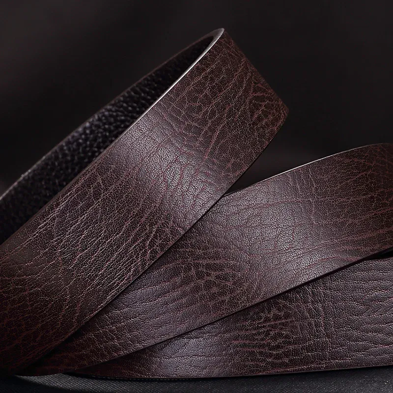 Leather Geometric Lock Belt for Men and Women High-quality leather geometric lock belt with modern design, perfect for stylish outfits.