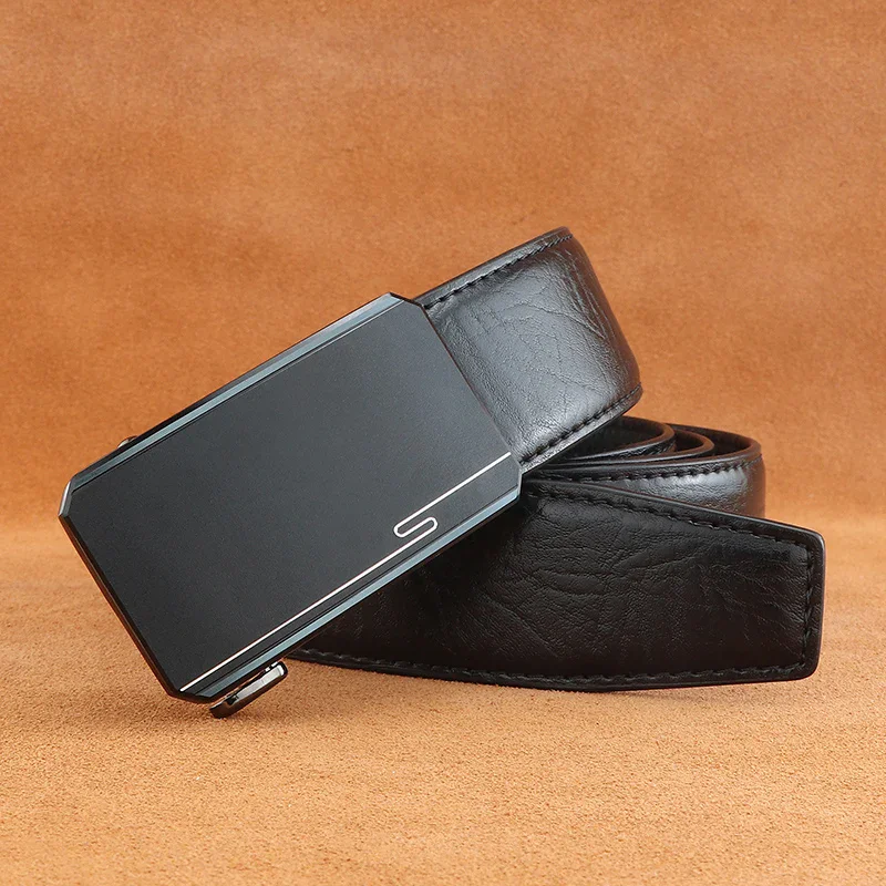 Leather Ratchet Belt with Automatic Buckle Stylish black leather ratchet belt with automatic buckle for men.