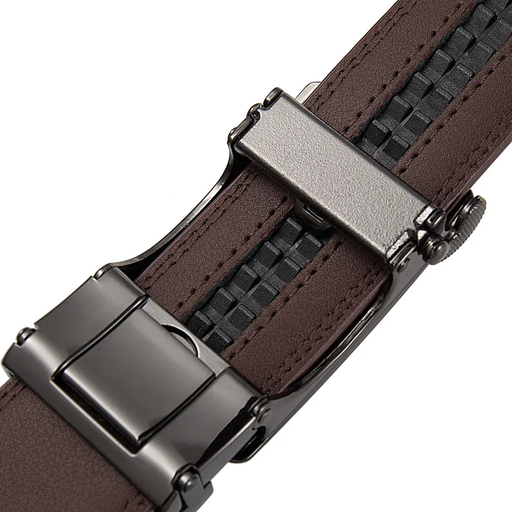 Close-up of SharpGlide V-Line ratchet belt with micro fit adjustment.