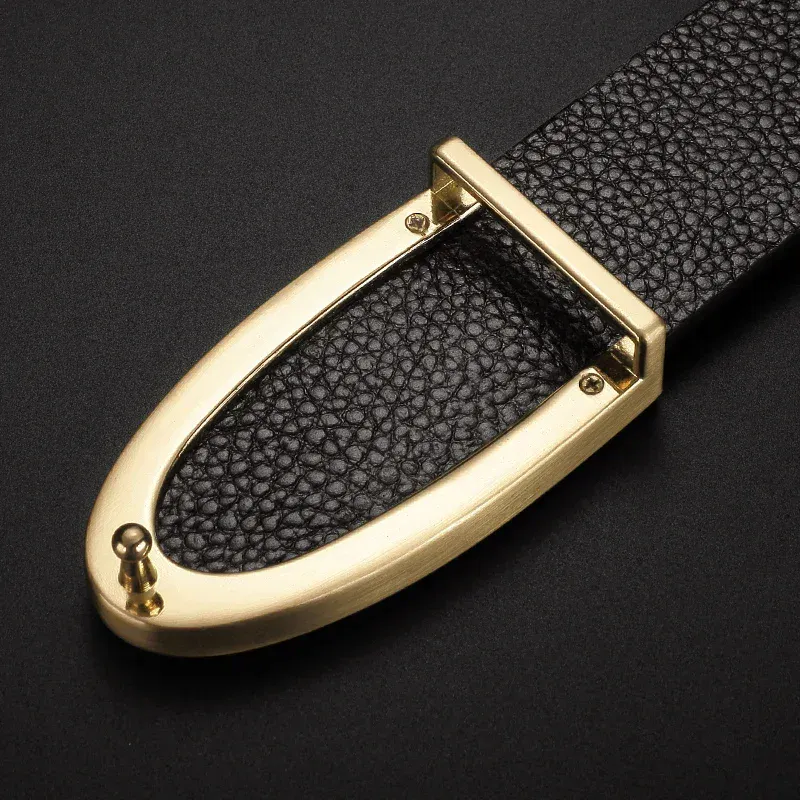 C-Icon Leather Belt with C-Hook Buckle Elegant leather belt with gold C-hook buckle for a minimalist style.