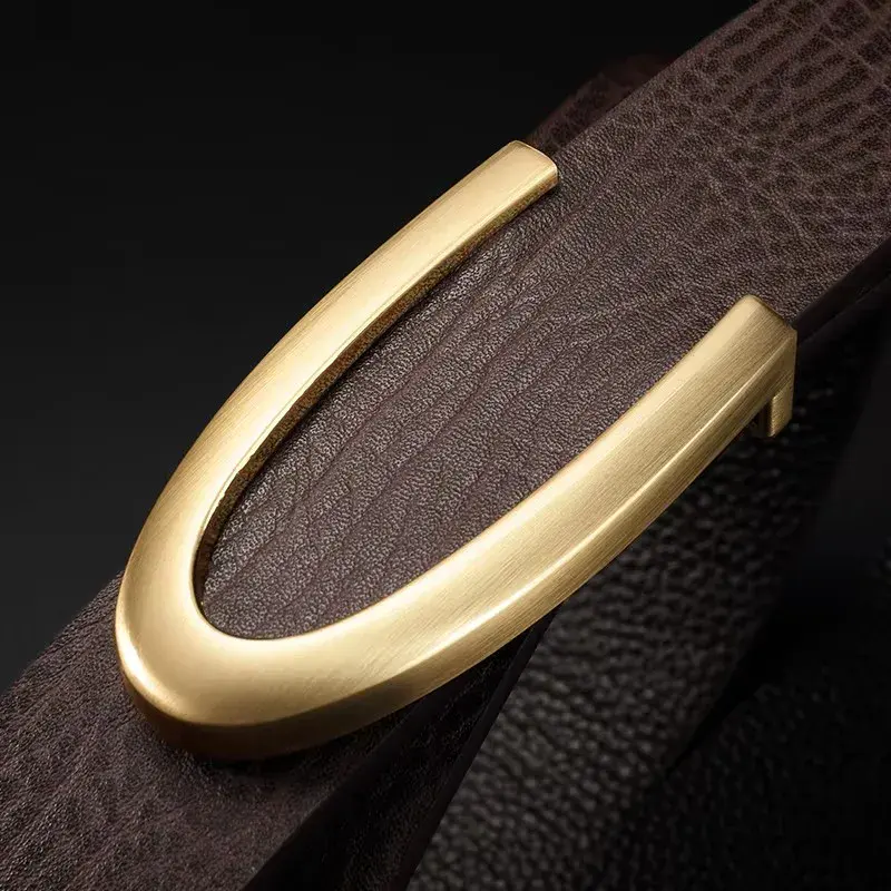 Leather belt with gold C-hook buckle for minimalist style. Elegant leather belt featuring a sleek gold C-hook buckle for a modern, minimalist look.