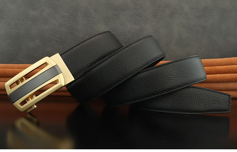 Elegant black leather belts with gold buckle, perfect for sophisticated men's fashion.
