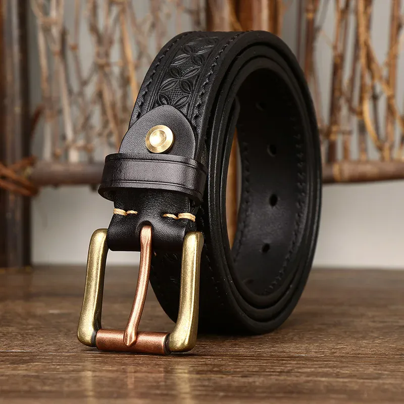 Leather Cowhide Belt with Copper Buckle Leather cowhide belt with vintage copper buckle for men.