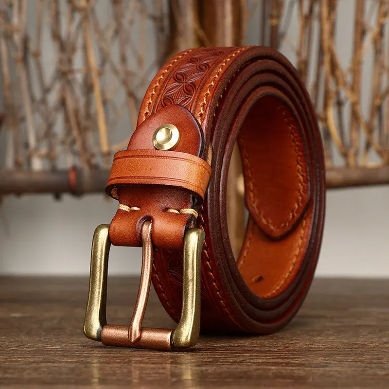 Leather belt with vintage copper buckle and embossed cowhide design for men Leather belt with vintage copper buckle, embossed cowhide pattern, stylish and durable for men's fas.