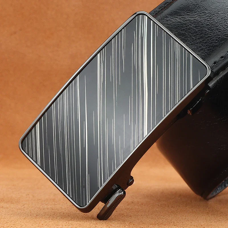 Vector-Edge Hidden-Tail Ratchet Belt – Automatic Micro-Adjust Elegant ratchet belt with a sleek, modern design and hidden tail for a seamless look. Perfect for pr.
