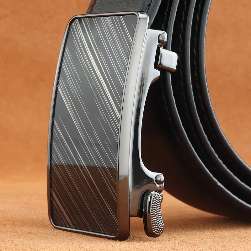 Vector-Edge Hidden-Tail Ratchet Belt – Automatic Micro-Adjust Automatic micro-adjust ratchet belt with sleek vector-edge design.