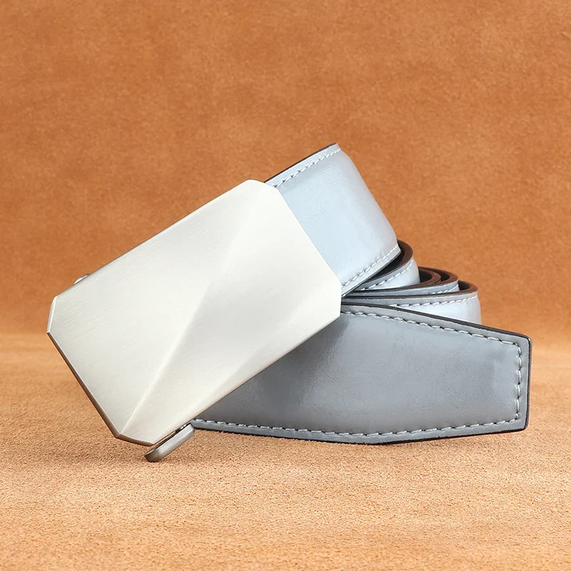 High Quality Leather Belt for Men Leather belt with automatic buckle, light color, luxury design, perfect for casual wear.