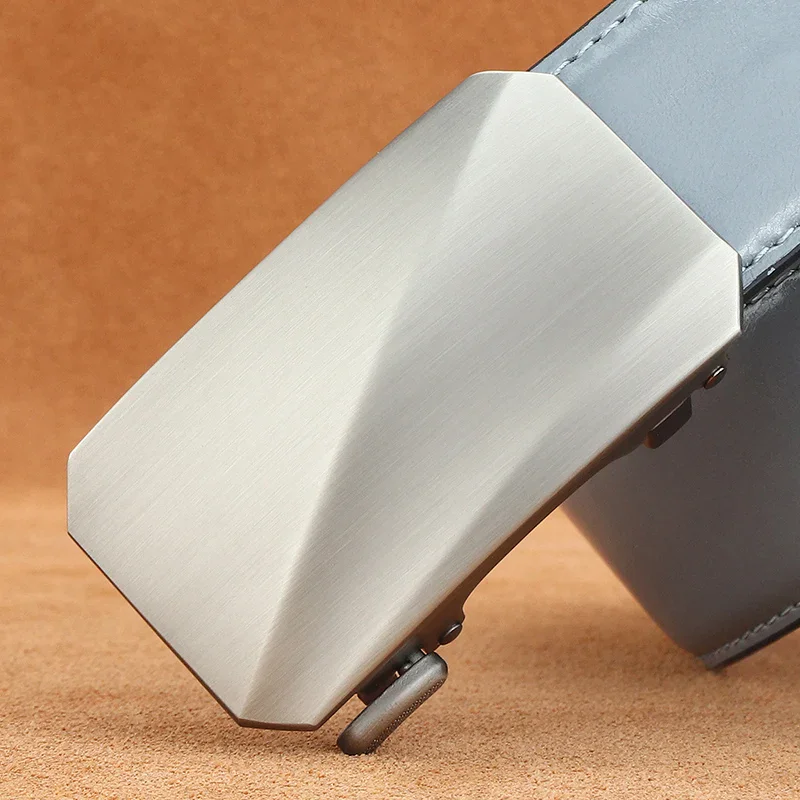 High Quality Leather Belt Buckle Elegant genuine leather belt with automatic buckle for men.