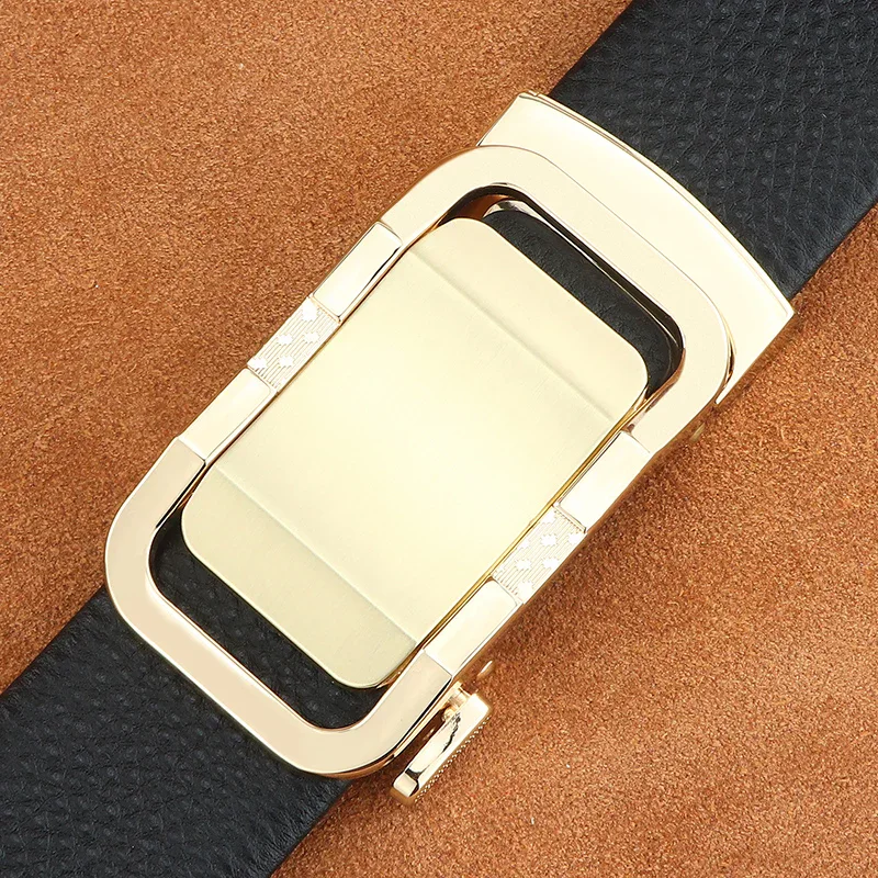 High-Quality Leather Belt with Automatic Buckle Elegant men's leather belt with glossy finish and automatic buckle for a luxury look.