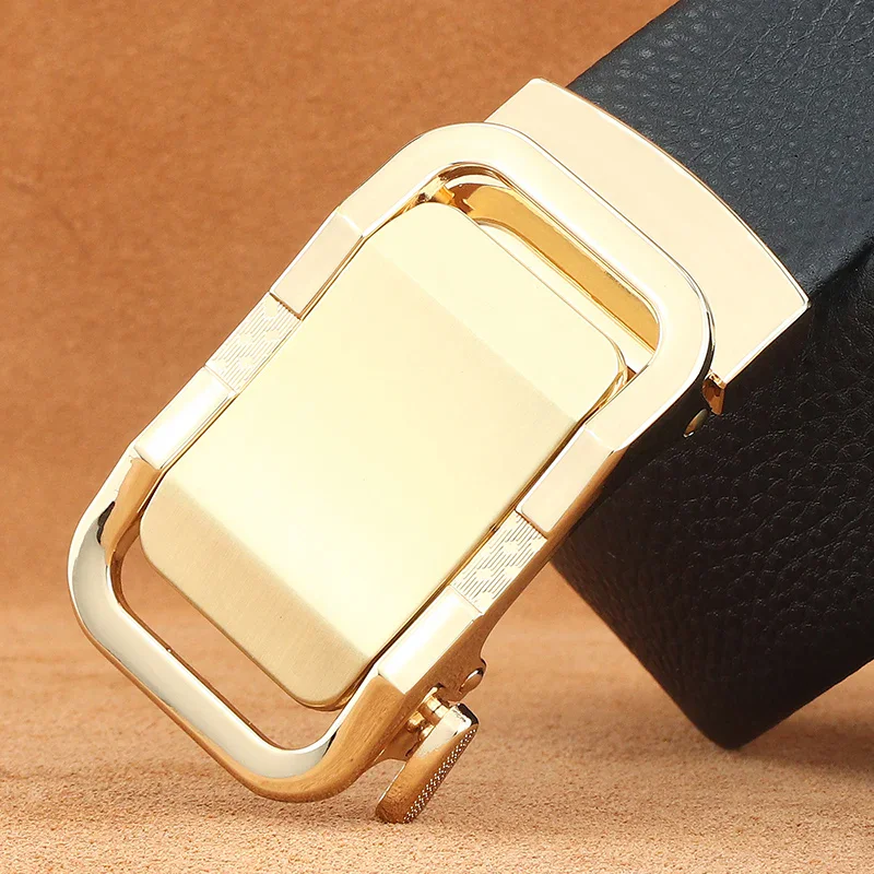 High-Quality Men’s Leather Belt with Gold Buckle Elegant men's leather belt with glossy gold automatic buckle, genuine leather, perfect for luxury fa.