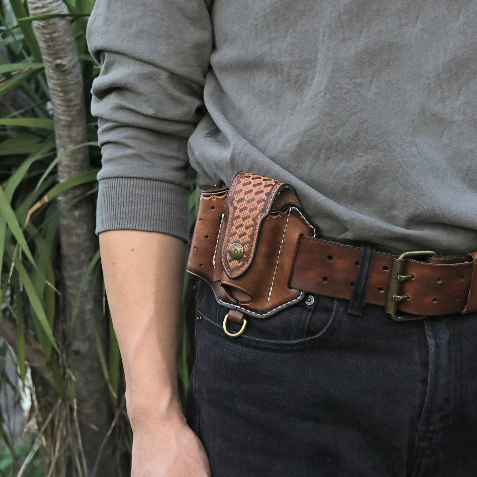 Leather EDC Belt Holster Organizer EDC belt holster for everyday carry and organization.