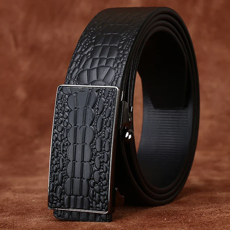 Elegant black leather men’s belt with crocodile pattern and automatic buckle. High-quality genuine cowhide leather belt for men with a sleek crocodile texture and easy-to-use aut.