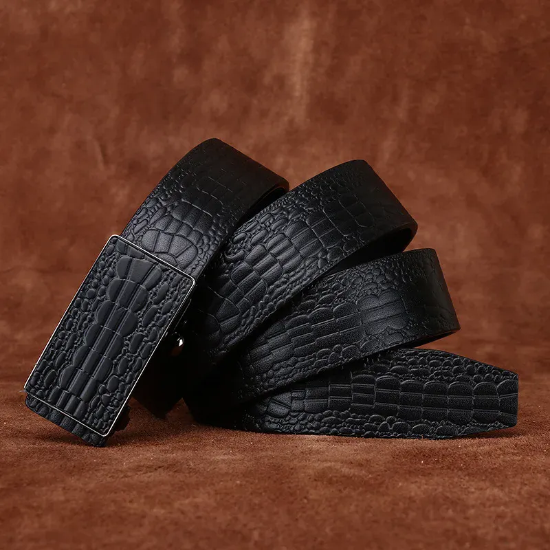 Leather Belt for Men – Crocodile Pattern Black crocodile leather belt with automatic buckle for men.