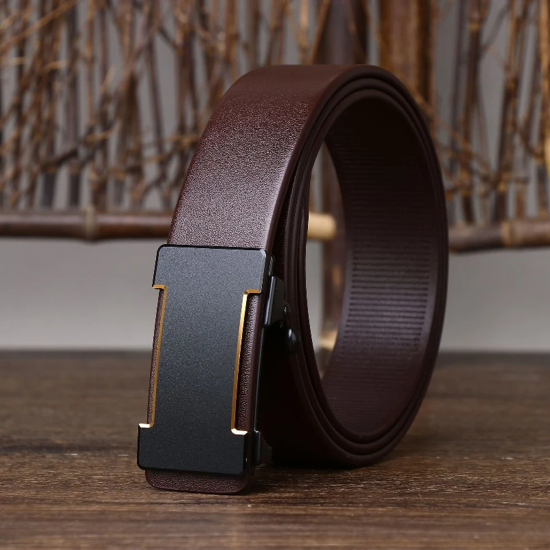 Men’s Leather Belt with Hidden-Tail Buckle Elegant men's leather belt with black hidden-tail ratchet buckle.